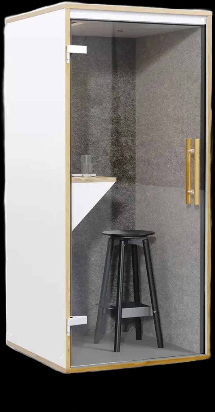 Freistehende, schallreduzierte Meetingbox mit Glastür, Holzgriff, Ablage und Hocker im Inneren